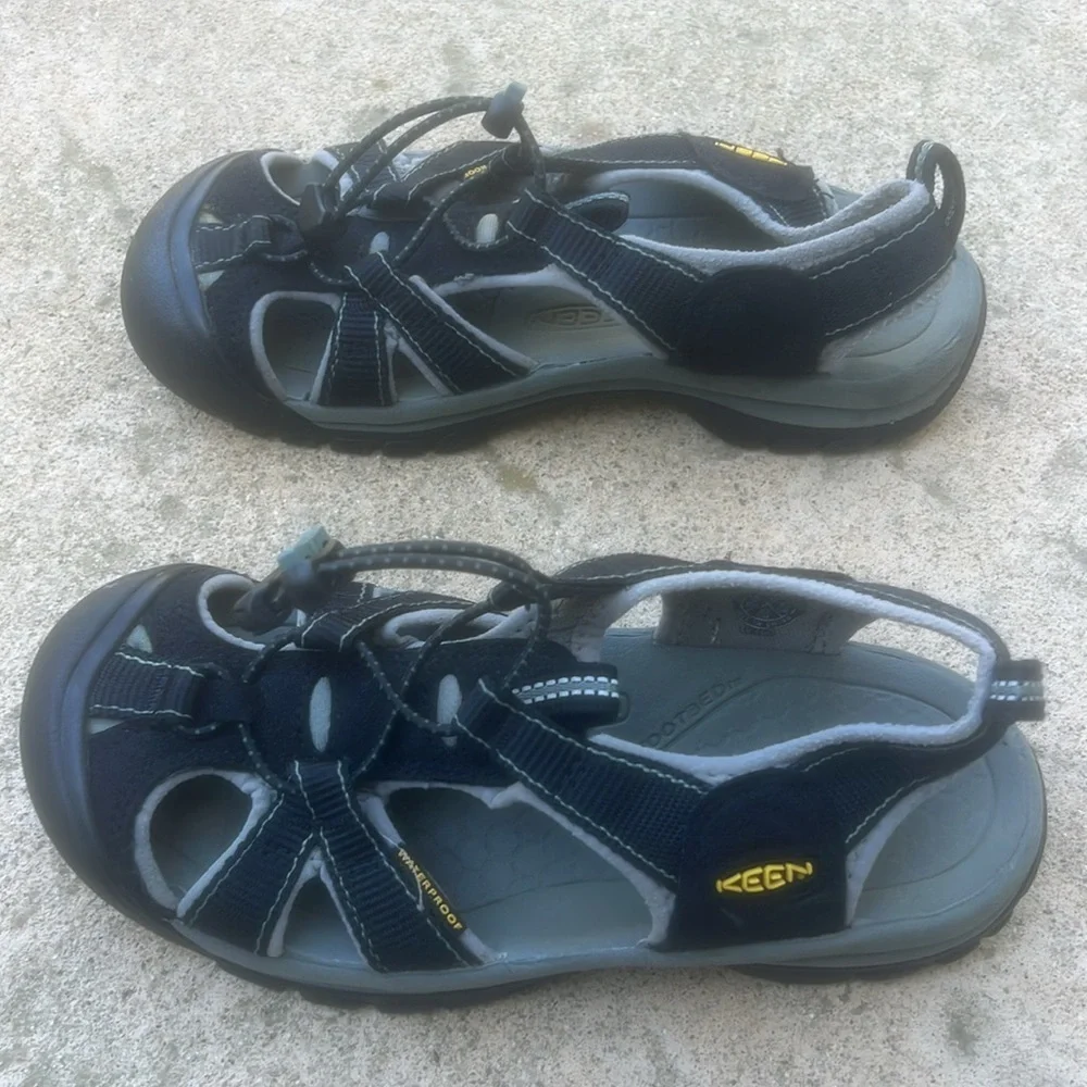 KEEN Newport H2 Closed Toe Black Water Sandal Women's Size 6